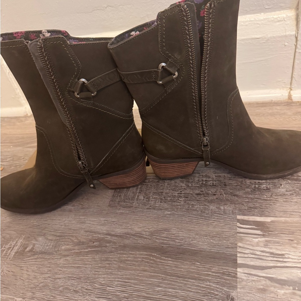 Teva Brown Combat Moto Boots Rugged Durable Stylish
